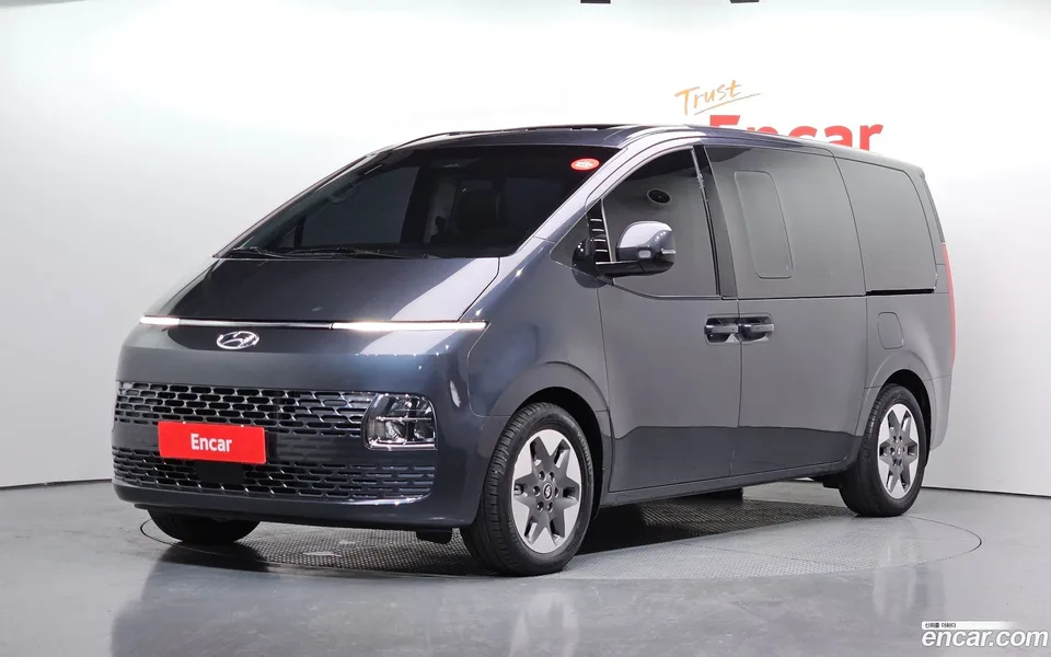 Hyundai Staria 4WD 11 2023 — фото 1, купить с доставкой в Москву
