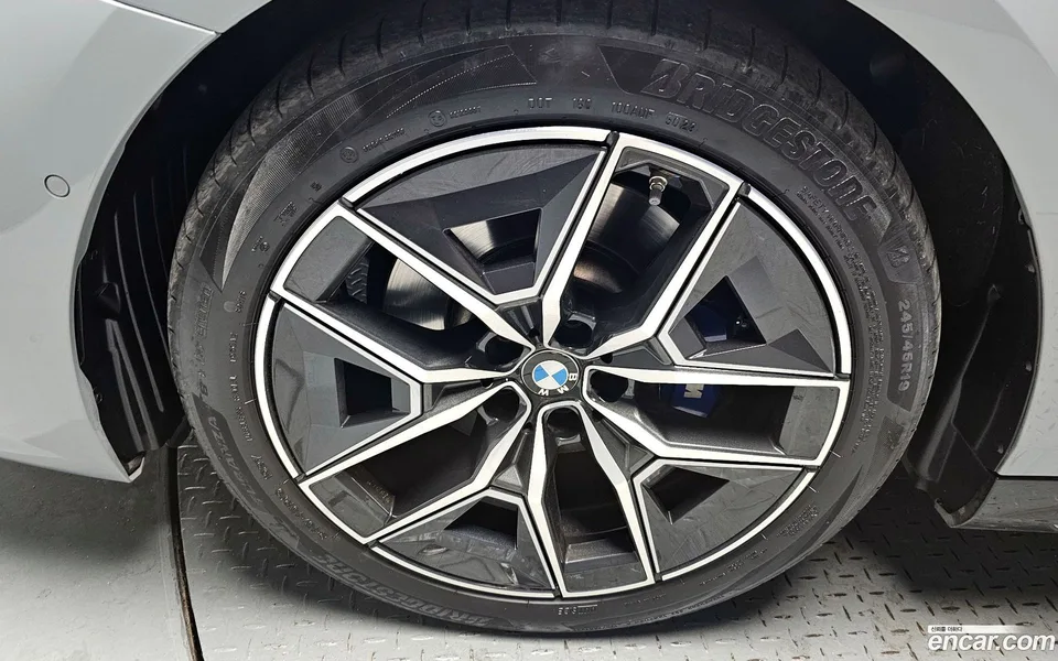 BMW 5 Series 523d xDrive M 2024 — миниатюра 5