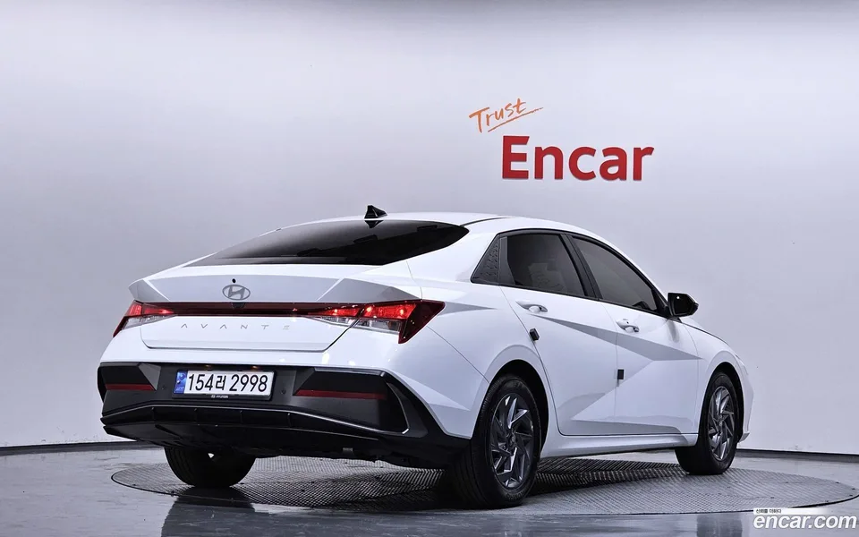 Hyundai Avante CN7 Hybrid 2024 — миниатюра 2