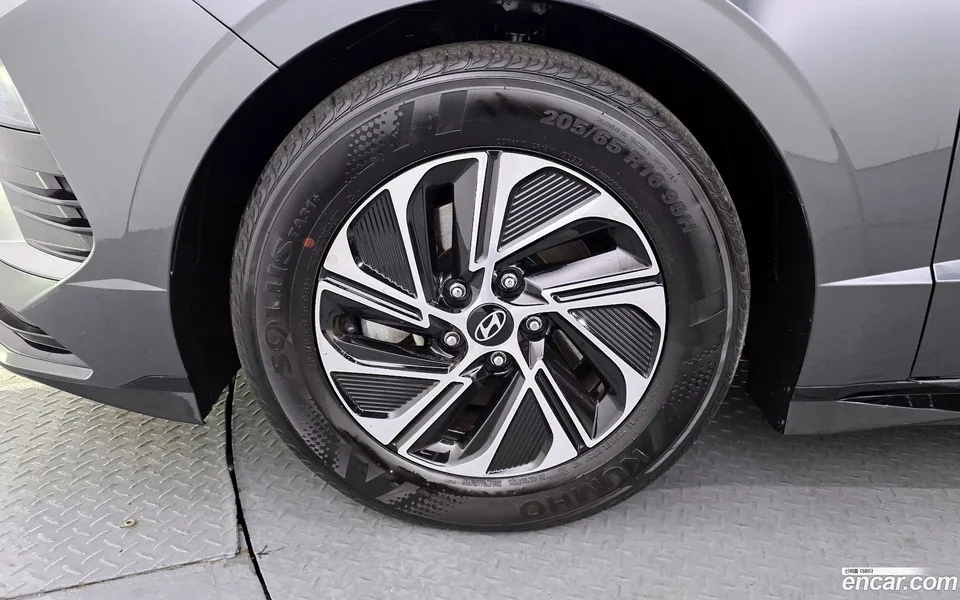 Hyundai Sonata The Edge Hybrid 2023 — миниатюра 5