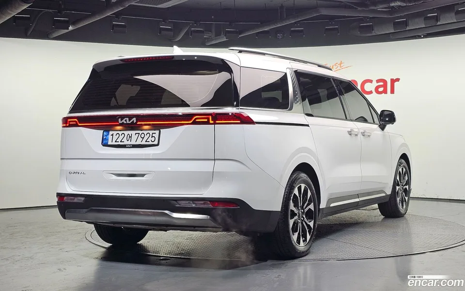 Kia Carnival 9 2023 — миниатюра 2