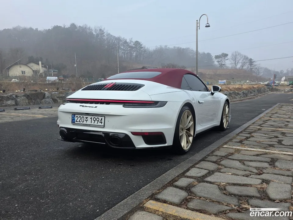 Porsche 911 (992) 2024 — миниатюра 2