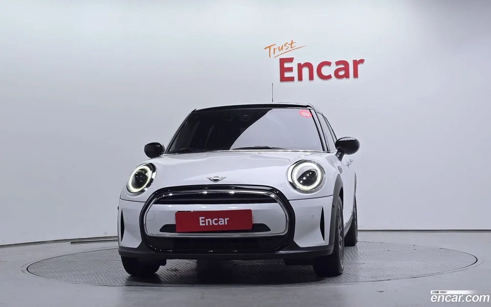 MINI Cooper 5 2023 — миниатюра 3