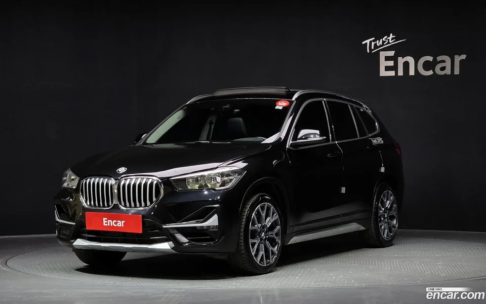 BMW X1 xDrive 20i xLine 2022 — фото 1, купить с доставкой в Москву