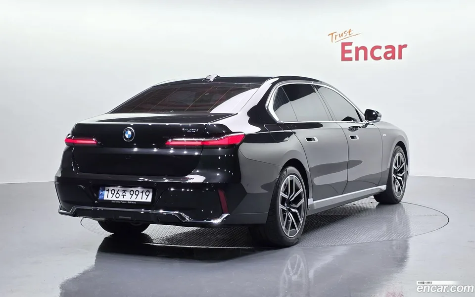 BMW 7 Series 740i sDrive M 2023 — миниатюра 2