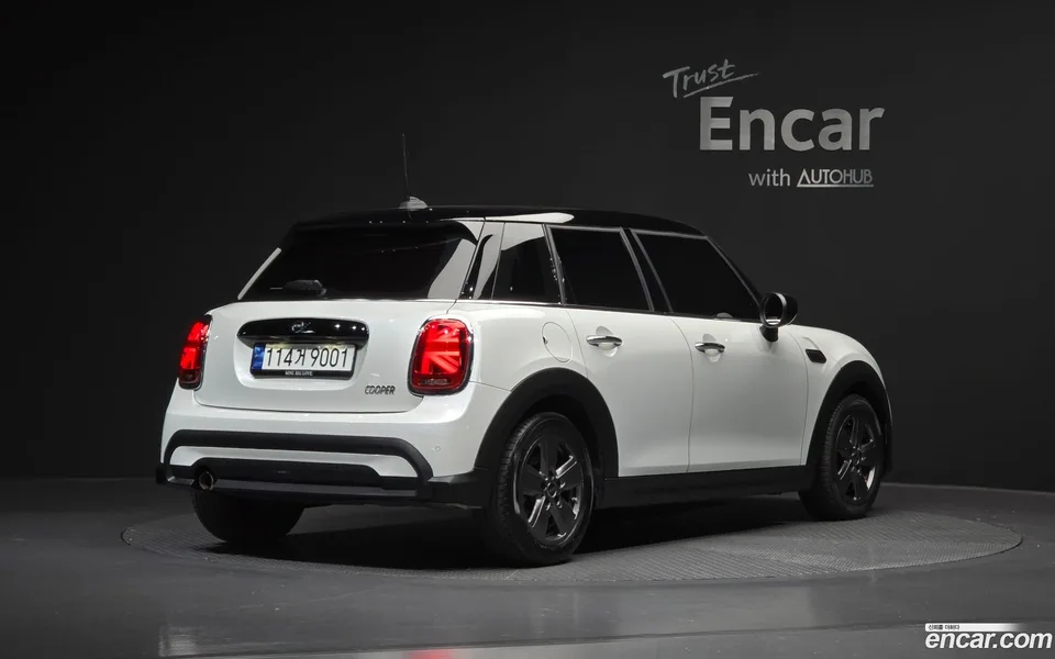 MINI Cooper 5 2023 — миниатюра 2