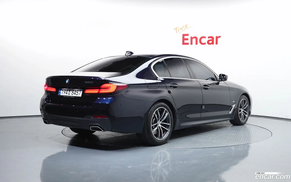 BMW 5 Series 520i M 2023 — миниатюра 2
