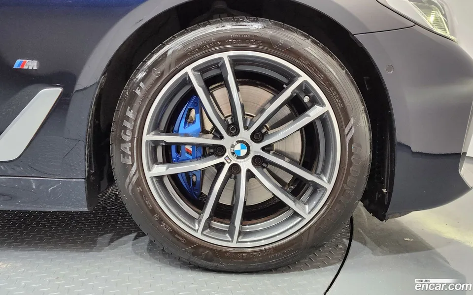 BMW 5 Series 520i M 2023 — миниатюра 5