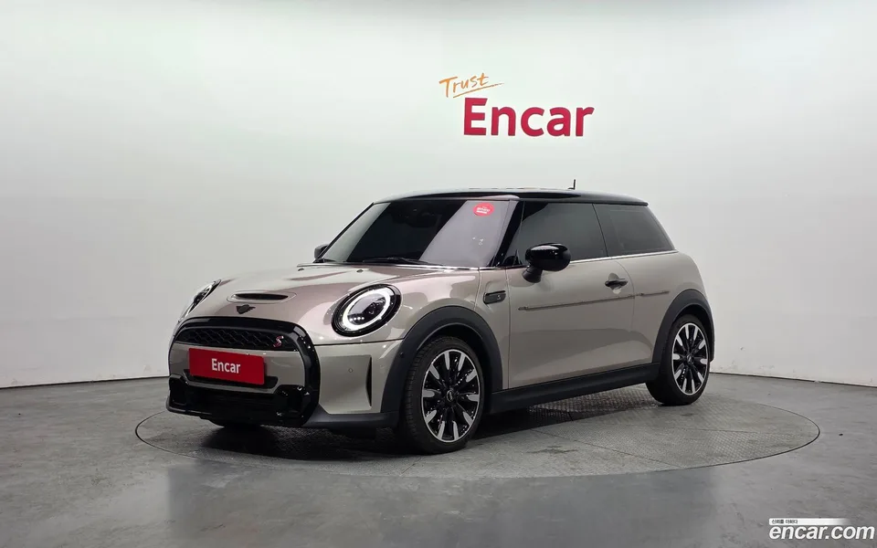 MINI Cooper S 2023 — фото 1, купить с доставкой в Москву