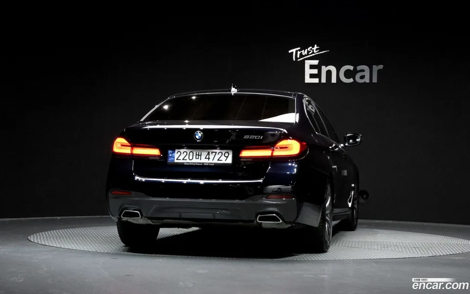 BMW 5 Series 520i M 2023 — миниатюра 4