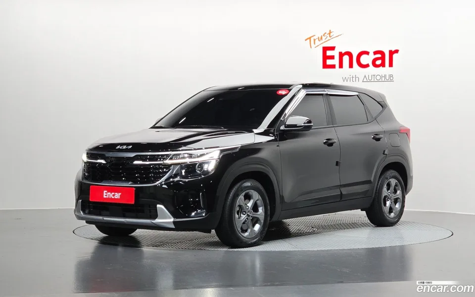 Kia Seltos 1.6 2WD 2023 — фото 1, купить с доставкой в Москву