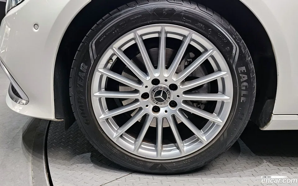 Mercedes-Benz E-Class E250 2023 — миниатюра 5