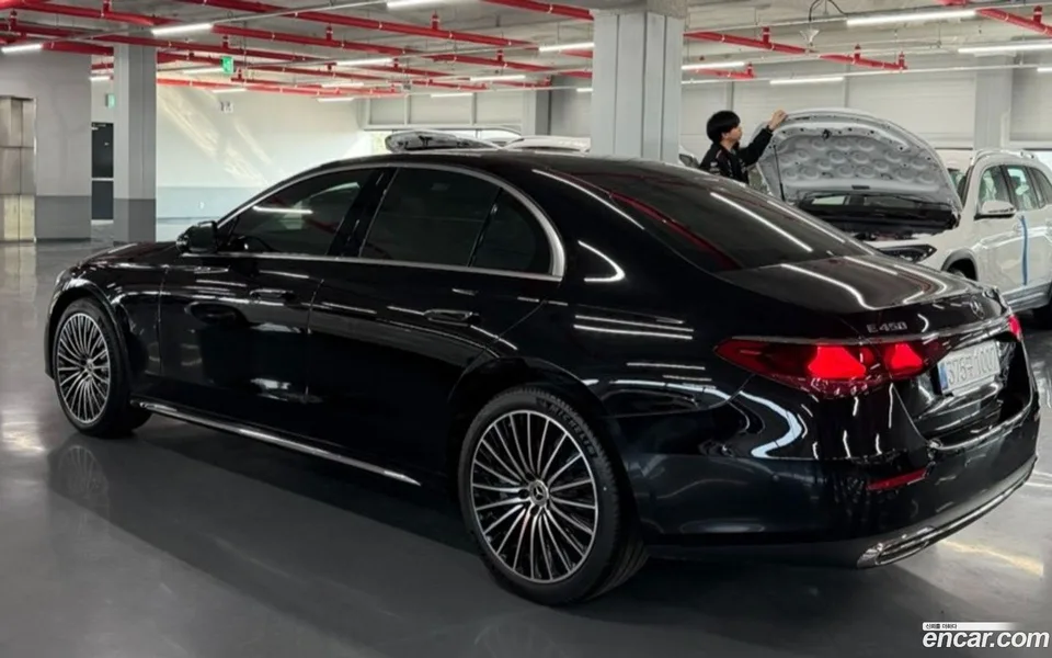 Mercedes-Benz E-Class E450 4MATIC 2026 — миниатюра 2