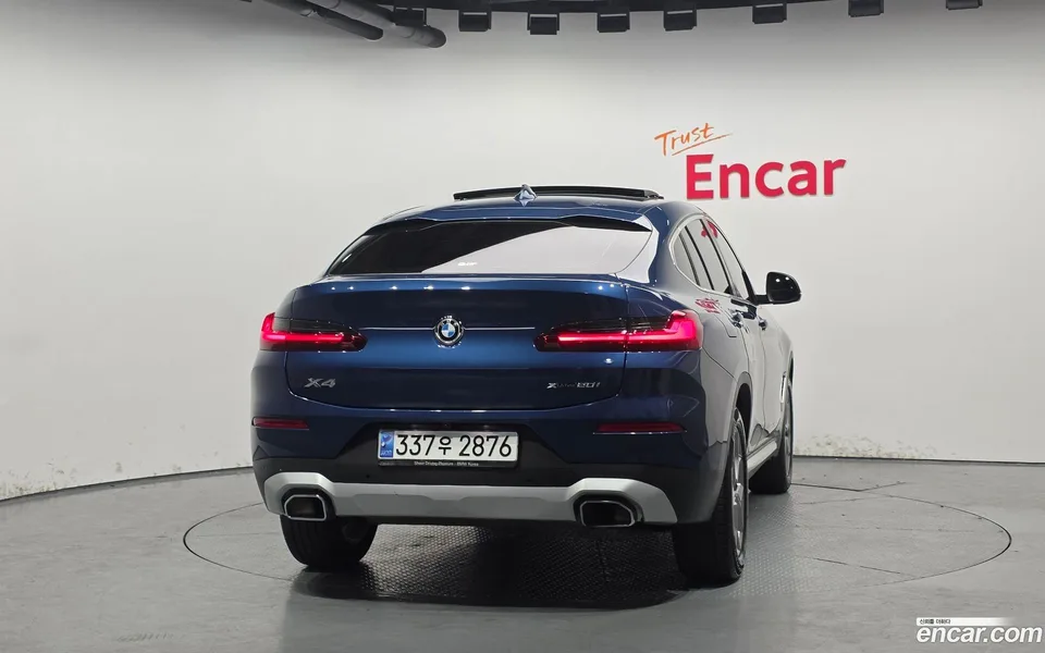 BMW X4 xDrive20i xLine 2023 — миниатюра 4