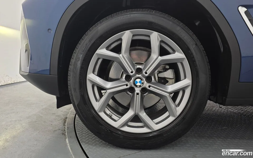 BMW X4 xDrive20i xLine 2023 — миниатюра 5