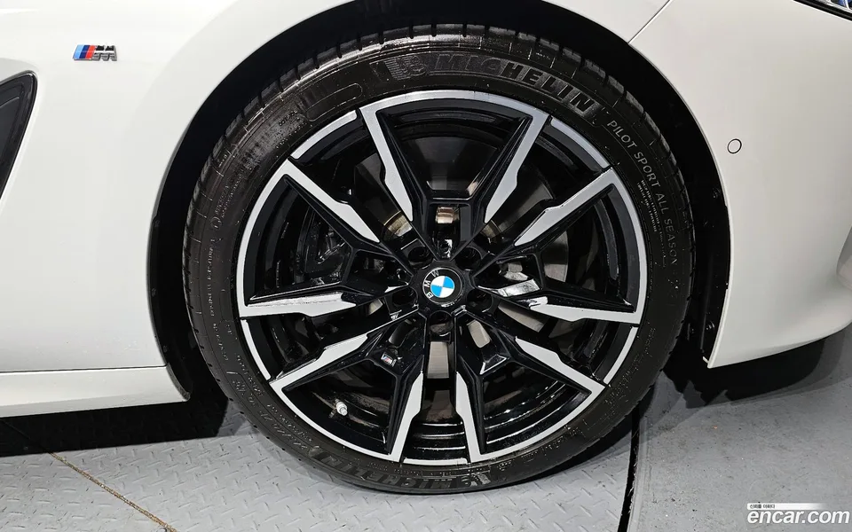 BMW 8 Series M850i xDrive 2025 — миниатюра 5