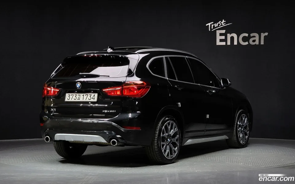BMW X1 xDrive 20i xLine 2022 — миниатюра 2