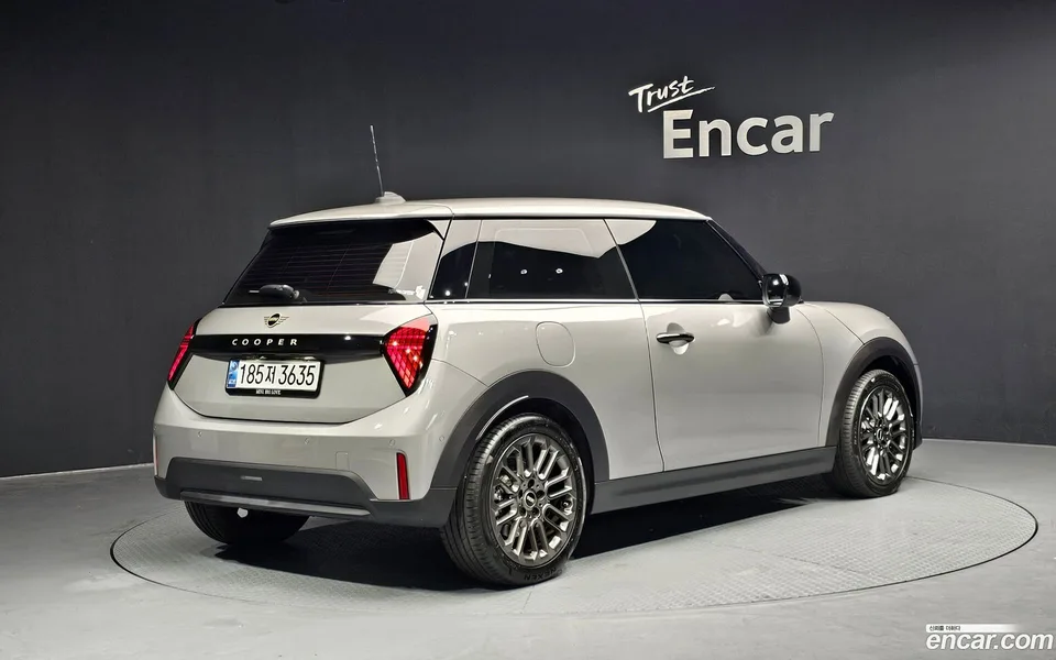 MINI Cooper C 2024 — миниатюра 2