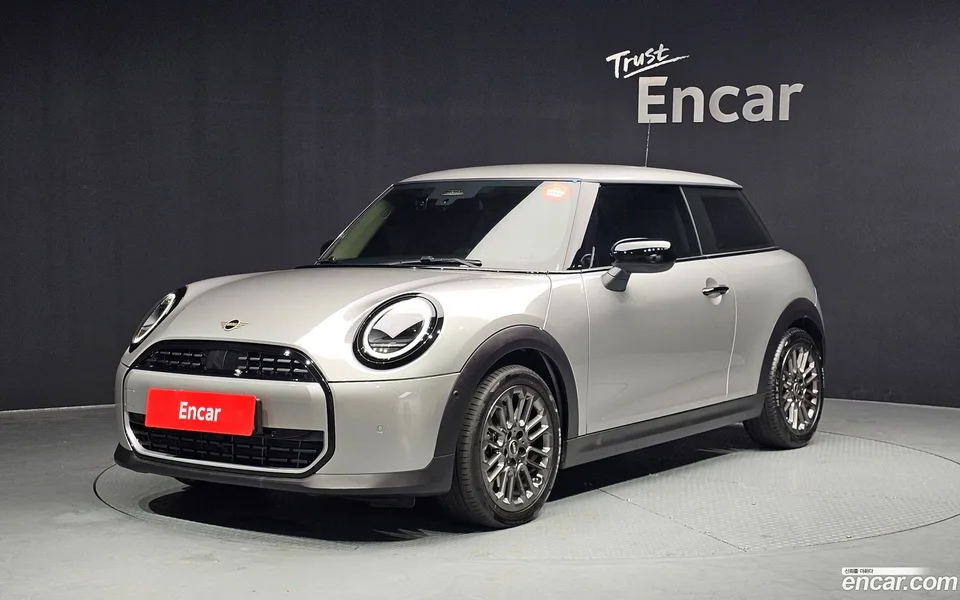 MINI Cooper C 2024 — фото 1, купить с доставкой в Москву