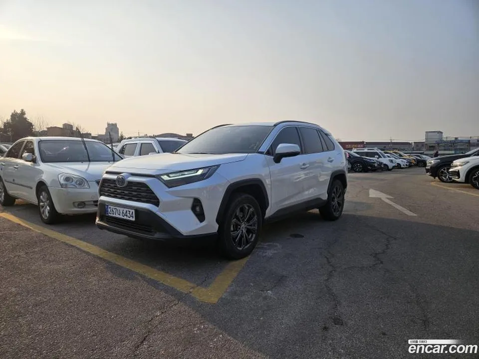 Toyota RAV4 2.5 2WD XLE 2024 — миниатюра 2