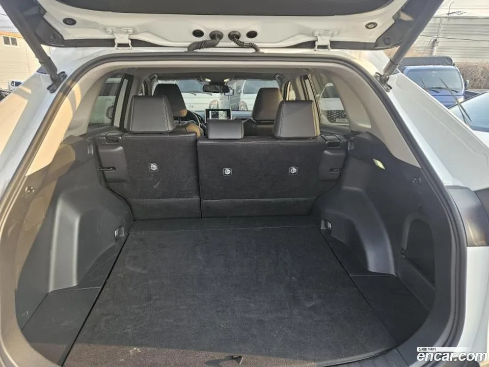 Toyota RAV4 2.5 2WD XLE 2024 — миниатюра 5