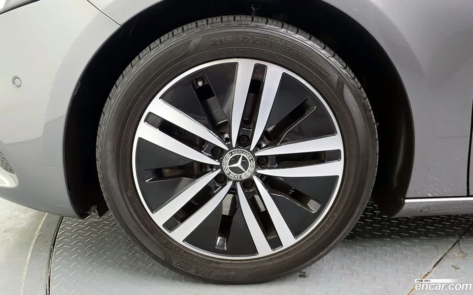 Mercedes-Benz A-Class A220 2022 — миниатюра 5
