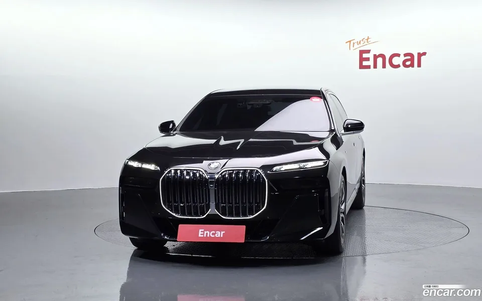 BMW 7 Series 740i sDrive M 2023 — миниатюра 3