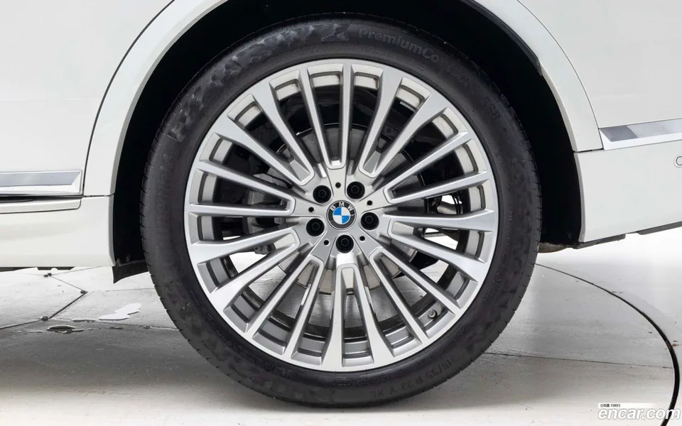 BMW X7 xDrive 40i 7 2025 — миниатюра 5