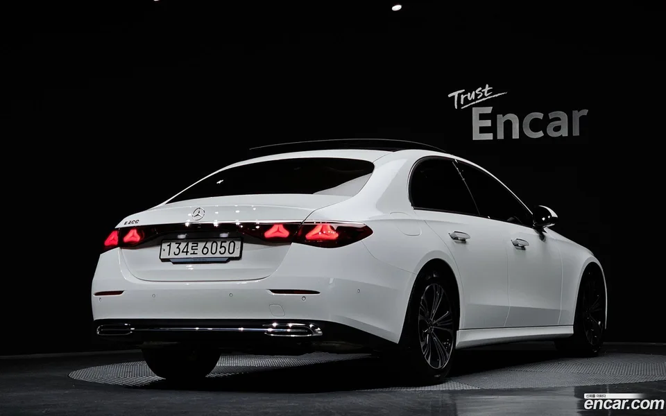 Mercedes-Benz E-Class E200 2024 — миниатюра 2