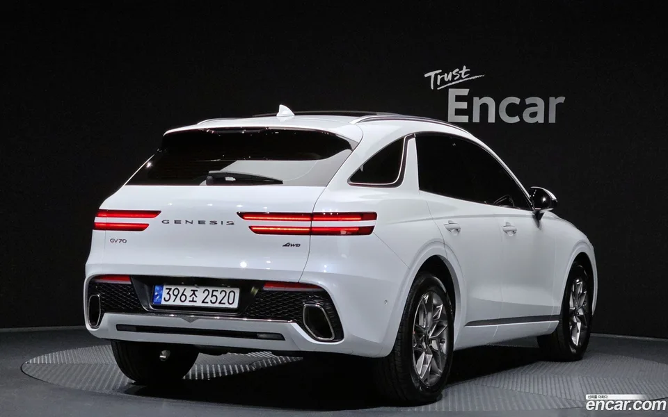 Genesis GV70 2.5T AWD 2023 — миниатюра 2