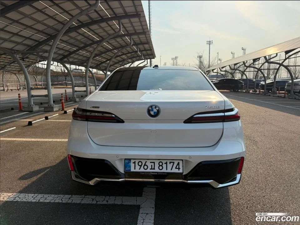 BMW 7 Series 750e xDrive M 2025 — миниатюра 4