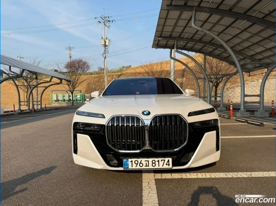 BMW 7 Series 750e xDrive M 2025 — фото 1, купить с доставкой в Москву