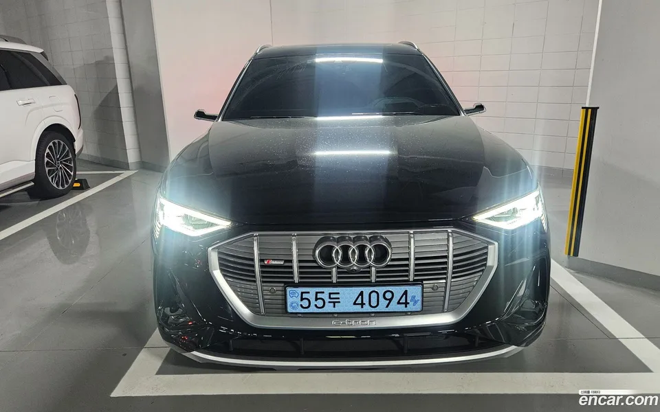 Audi e-tron 55 2022 — фото 1, купить с доставкой в Москву