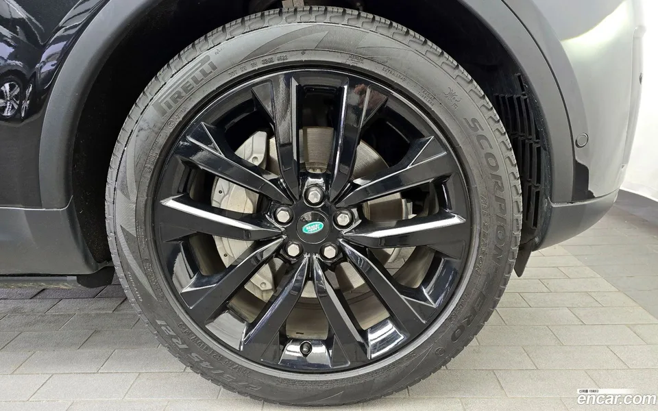 Land Rover Discovery 2.0 P300 SE 2023 — миниатюра 5
