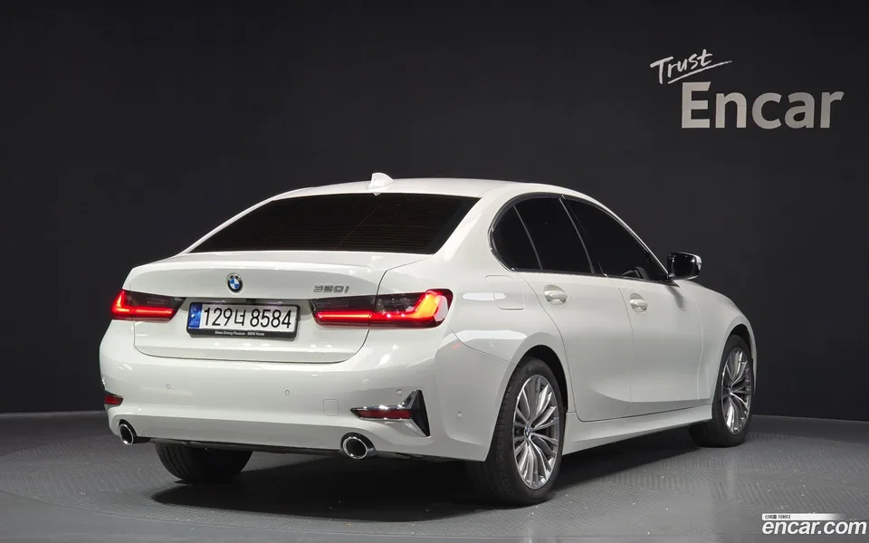 BMW 3 Series 320i 2022 — миниатюра 2
