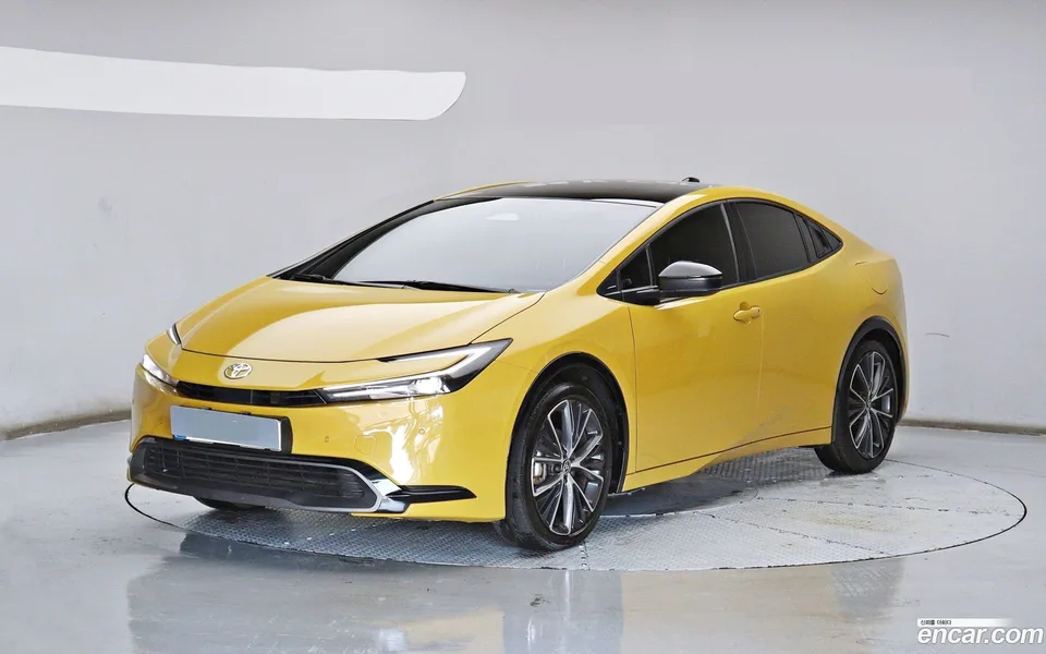 Toyota Prius 2.0 XLE 2024 — фото 1, купить с доставкой в Москву