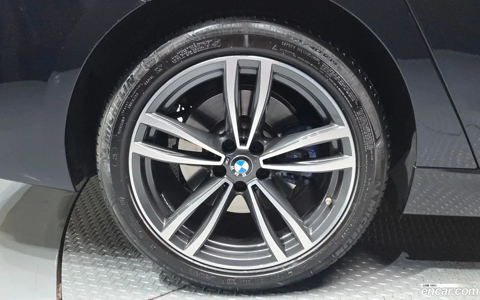 BMW 6 Series GT 620d M 2023 — миниатюра 5