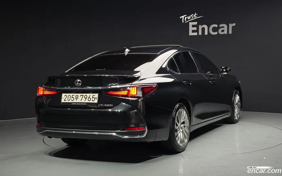 Lexus ES 300h 2023 — миниатюра 2