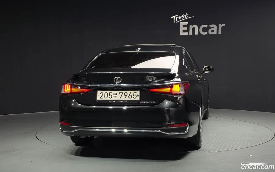 Lexus ES 300h 2023 — миниатюра 4