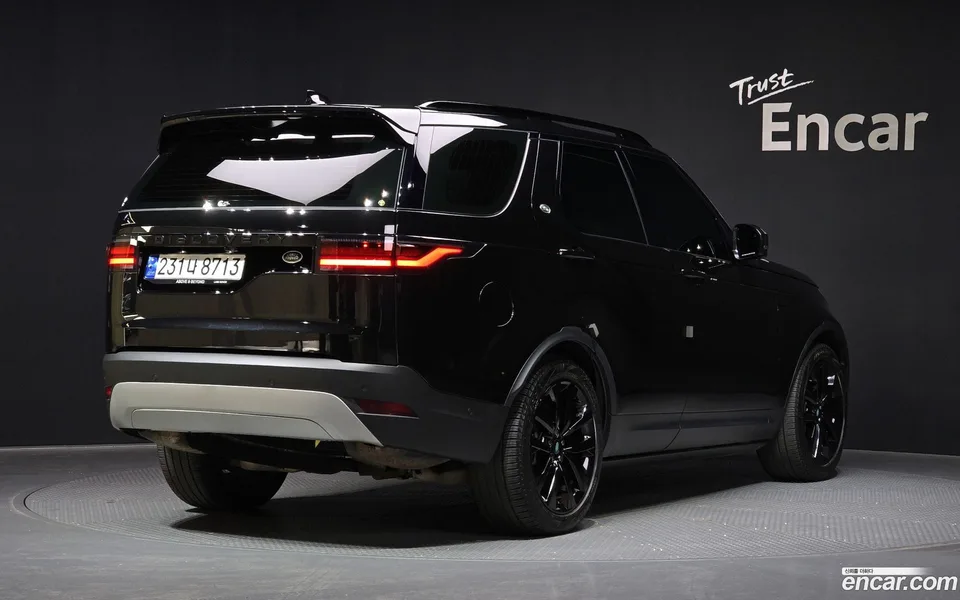 Land Rover Discovery 2.0 P300 SE 2023 — миниатюра 2