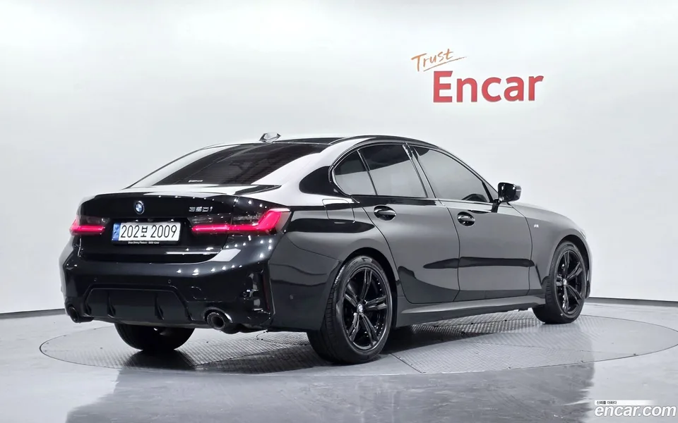 BMW 3 Series 320i M 2022 — миниатюра 2