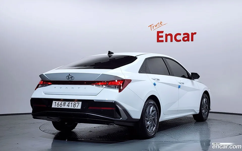 Hyundai Avante CN7 Hybrid 2025 — миниатюра 2