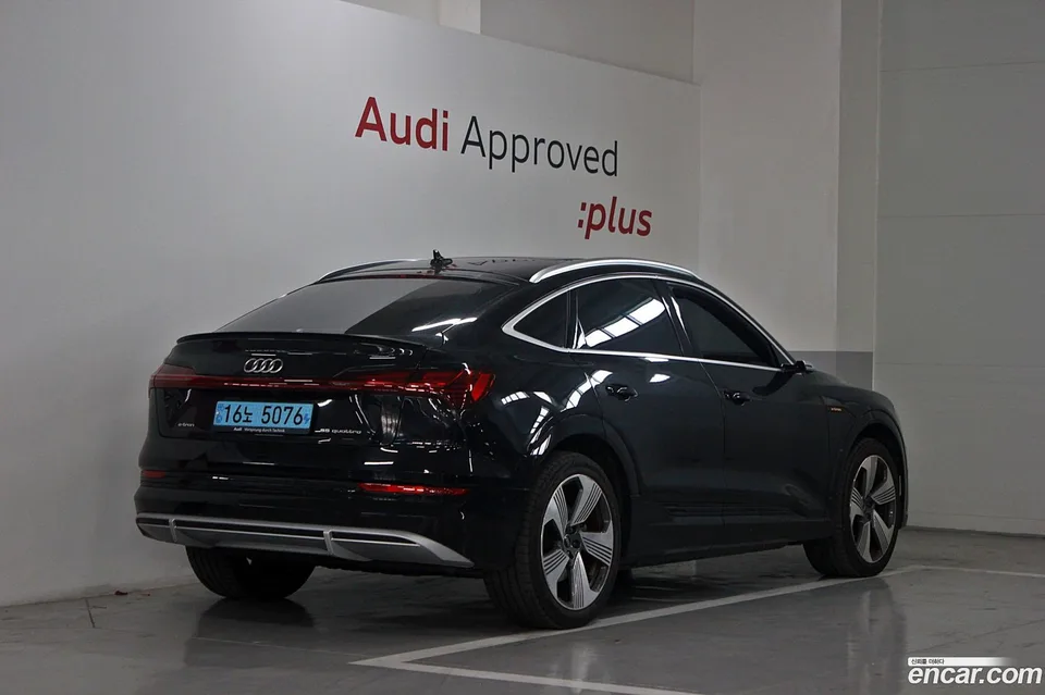 Audi e-tron 55 2022 — миниатюра 2