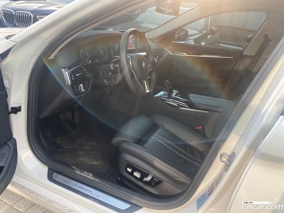 BMW 5 Series 520i 2023 — миниатюра 2