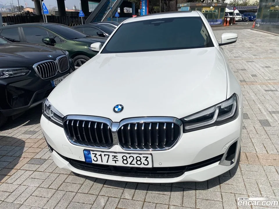 BMW 5 Series 520i 2023 — миниатюра 3