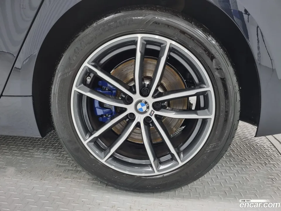 BMW 5 Series 520i M 2023 — миниатюра 5