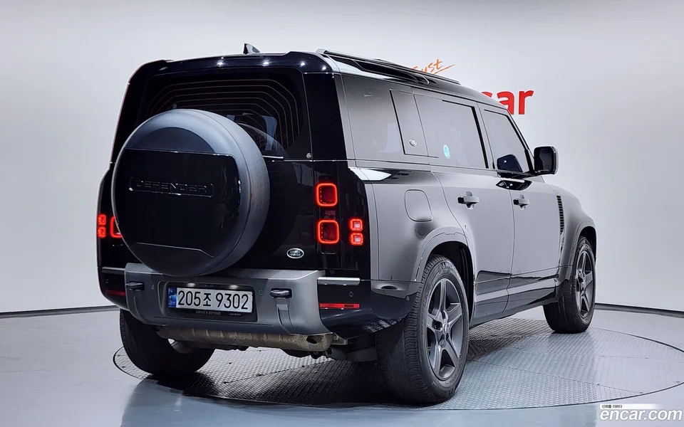 Land Rover Defender 110 P300 X- SE 2022 — миниатюра 2