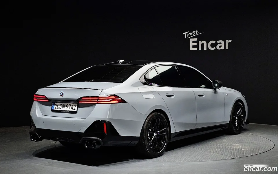BMW 5 Series 520i M 2024 — миниатюра 2