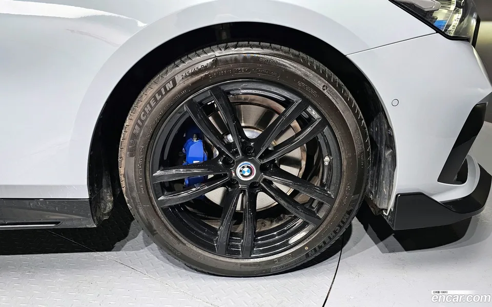 BMW 5 Series 520i M 2024 — миниатюра 5