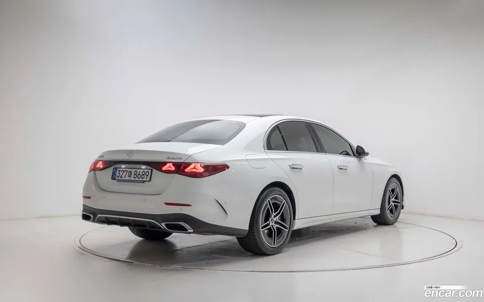 Mercedes-Benz E-Class E300 4MATIC AMG Line 2025 — миниатюра 2